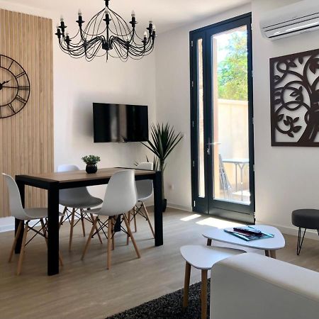 Cote Jardin Est Un Spacieux Et Lumineux T3, Entierement Renove, A 2 Pas De L'Herault Et A 10Min Du Bord De Mer Proche Du Centre Historique Et Du Fabuleux Chateau Laurens, Vous Apprecierez Le Calme De Sa Belle Terrasse Et La Vue Superbe Sur Le Jardin Agde Extérieur photo