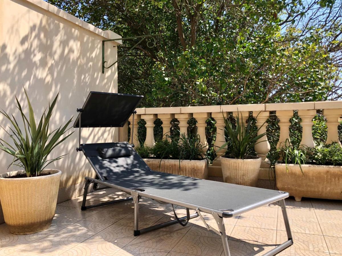 Cote Jardin Est Un Spacieux Et Lumineux T3, Entierement Renove, A 2 Pas De L'Herault Et A 10Min Du Bord De Mer Proche Du Centre Historique Et Du Fabuleux Chateau Laurens, Vous Apprecierez Le Calme De Sa Belle Terrasse Et La Vue Superbe Sur Le Jardin Agde Extérieur photo