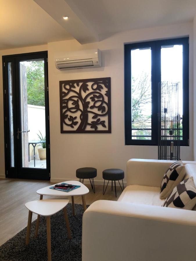 Cote Jardin Est Un Spacieux Et Lumineux T3, Entierement Renove, A 2 Pas De L'Herault Et A 10Min Du Bord De Mer Proche Du Centre Historique Et Du Fabuleux Chateau Laurens, Vous Apprecierez Le Calme De Sa Belle Terrasse Et La Vue Superbe Sur Le Jardin Agde Extérieur photo